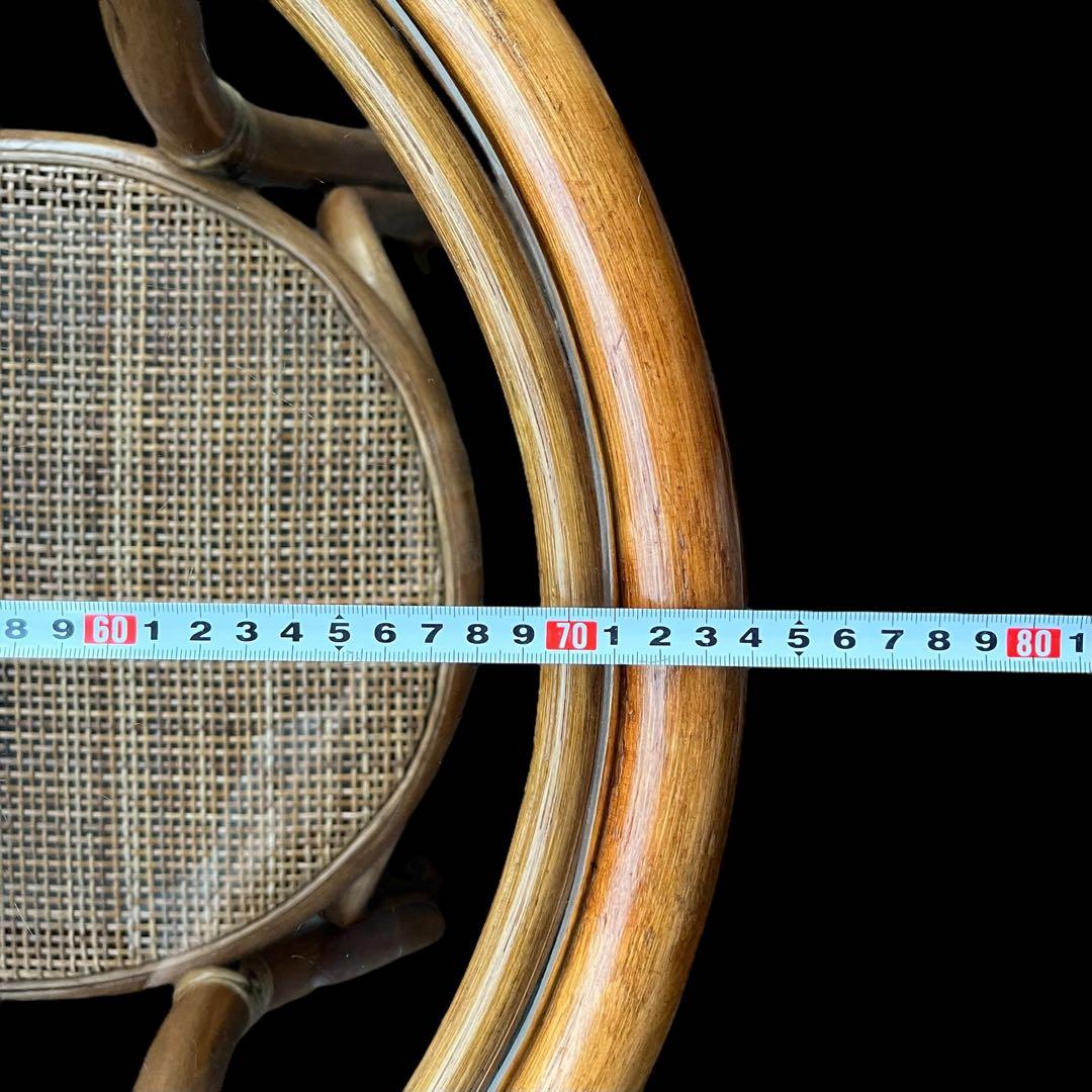 「ラタン×ガラスの美曲線！天然素材ローテーブル」　ガラステーブル