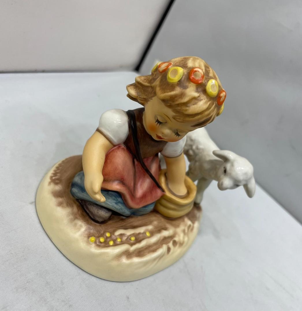 ▼Goebel ゲーベル 羊と少女