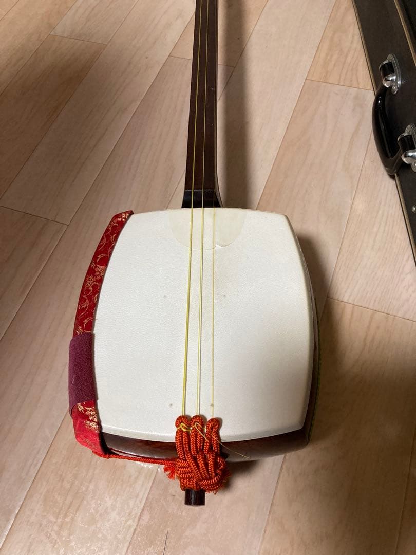 三味線　皮破れあり　ハードケース付き
