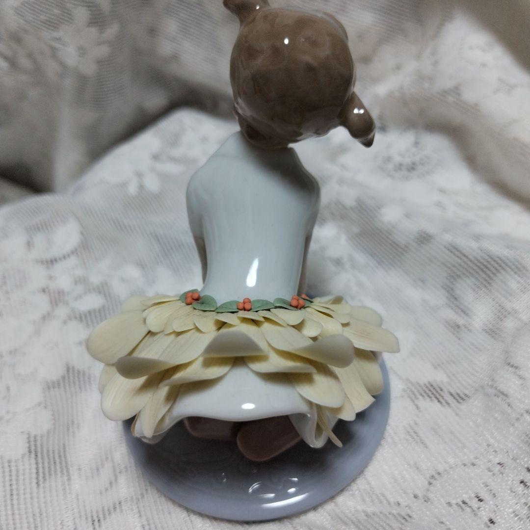 リヤドロ6691 　デイジー　花弁スカート