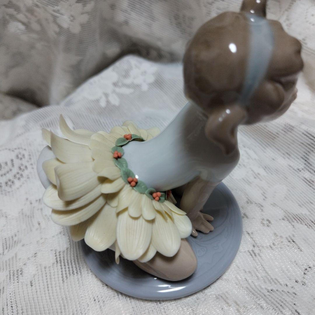 リヤドロ6691 　デイジー　花弁スカート