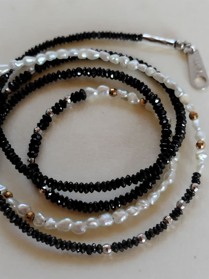 K18WG ブラックダイヤ　13.07ct、アコヤ真珠ケシパールの、セミロング