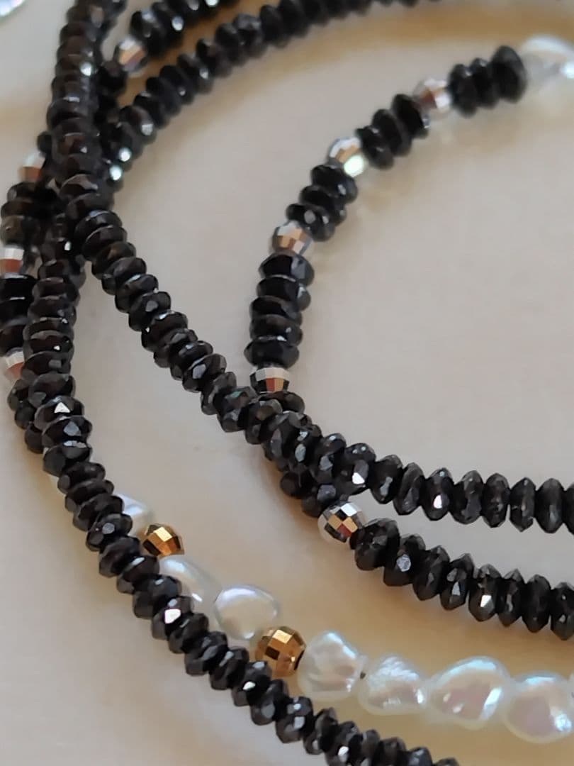 K18WG ブラックダイヤ　13.07ct、アコヤ真珠ケシパールの、セミロング