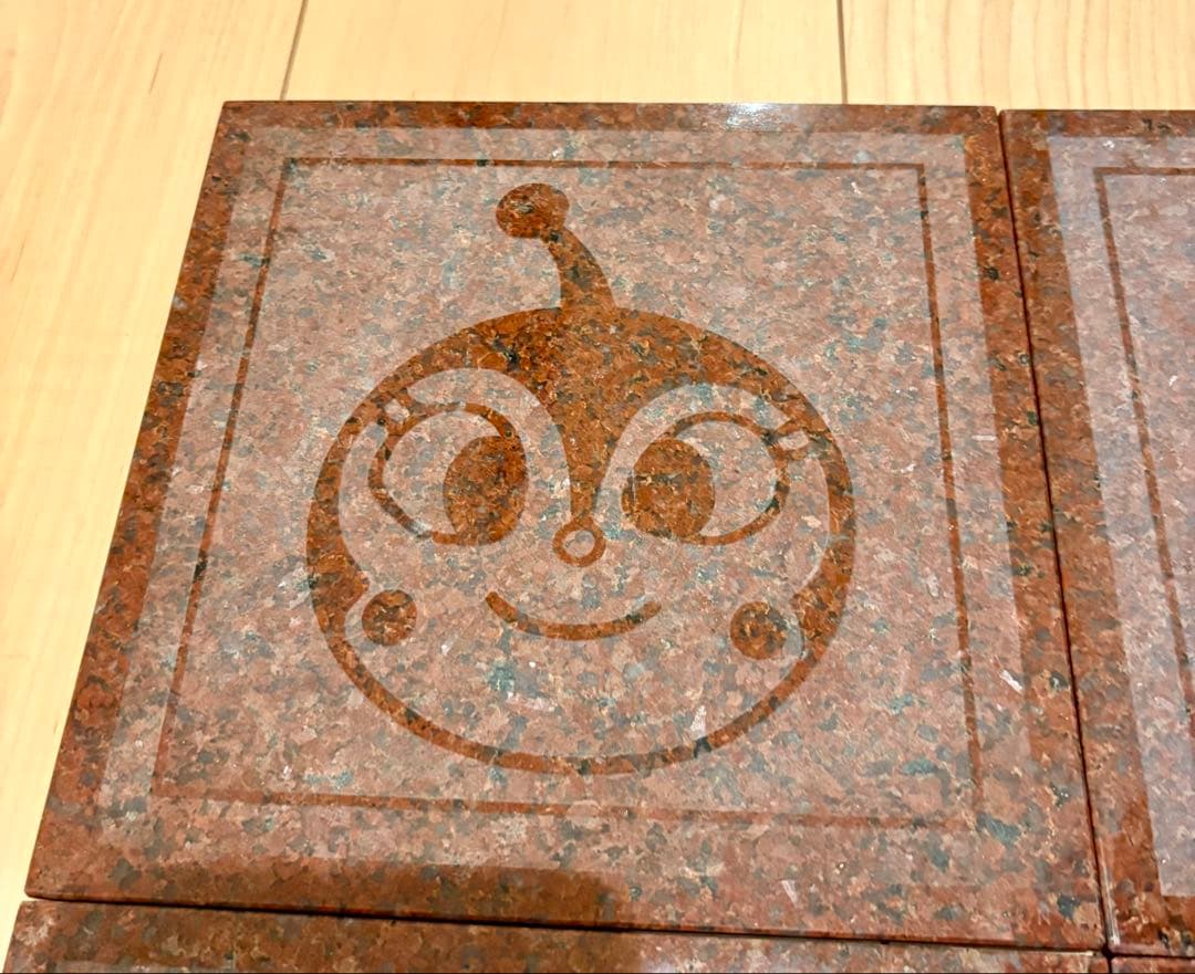 アンパンマンキャラクタータイル4枚セット御影石赤