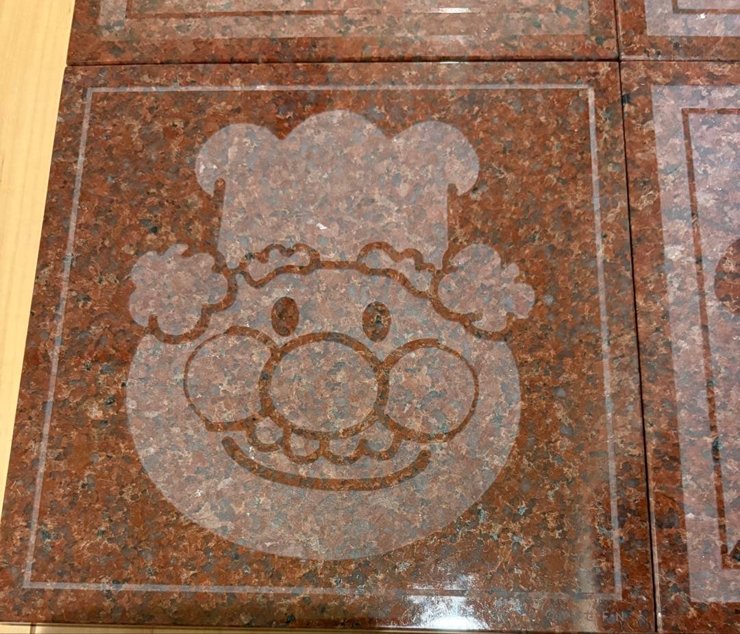 アンパンマンキャラクタータイル4枚セット御影石赤