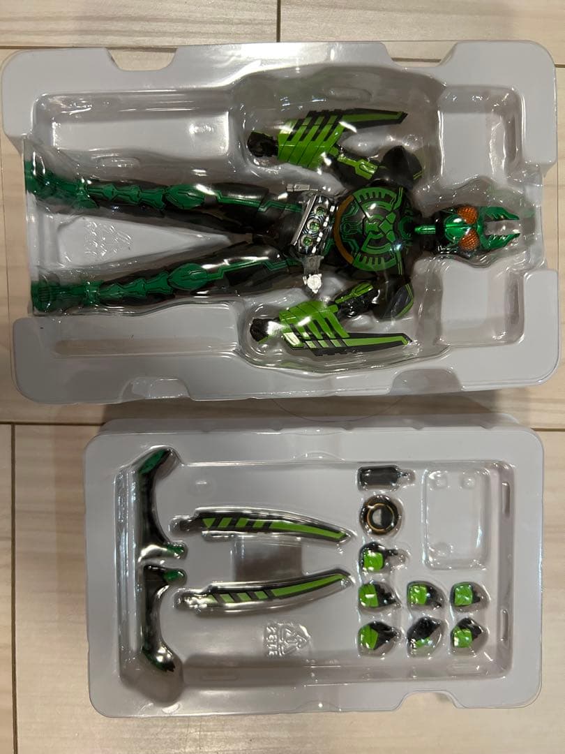 S.H.Figuarts 真骨彫製法 仮面ライダーオーズ　ガタキリバコンボ