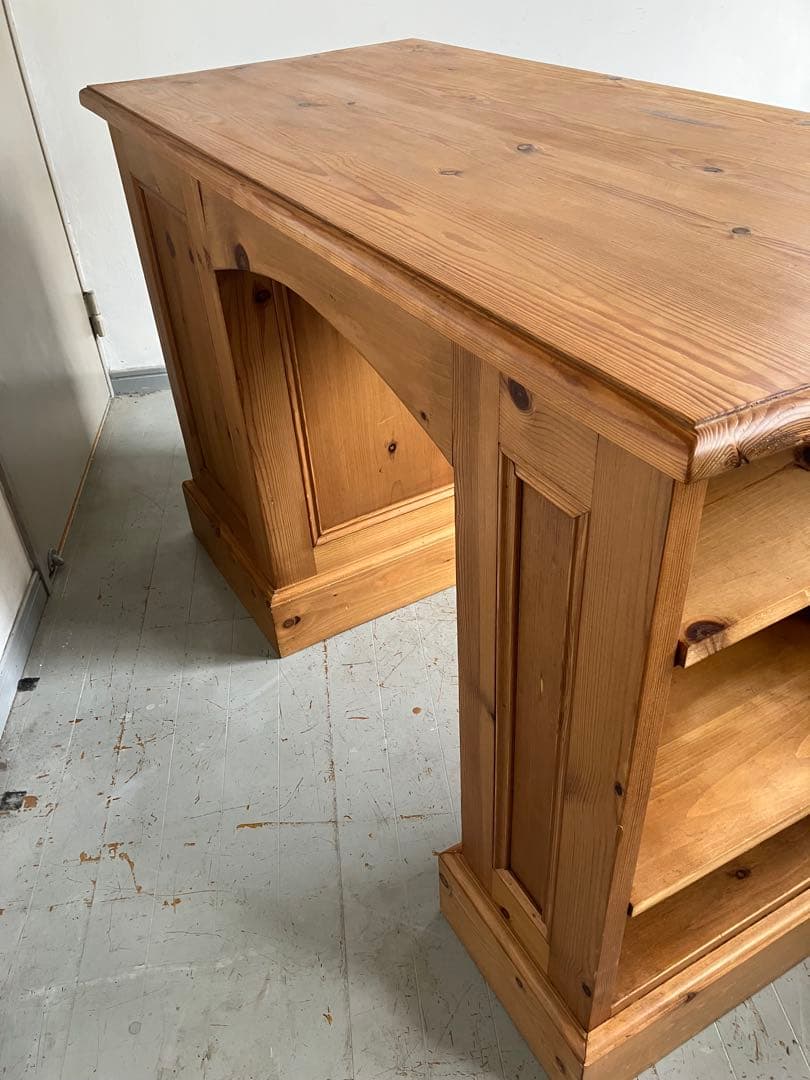 ラキ　ペニーワイズ　チャイルドデスク　Paul Wilson