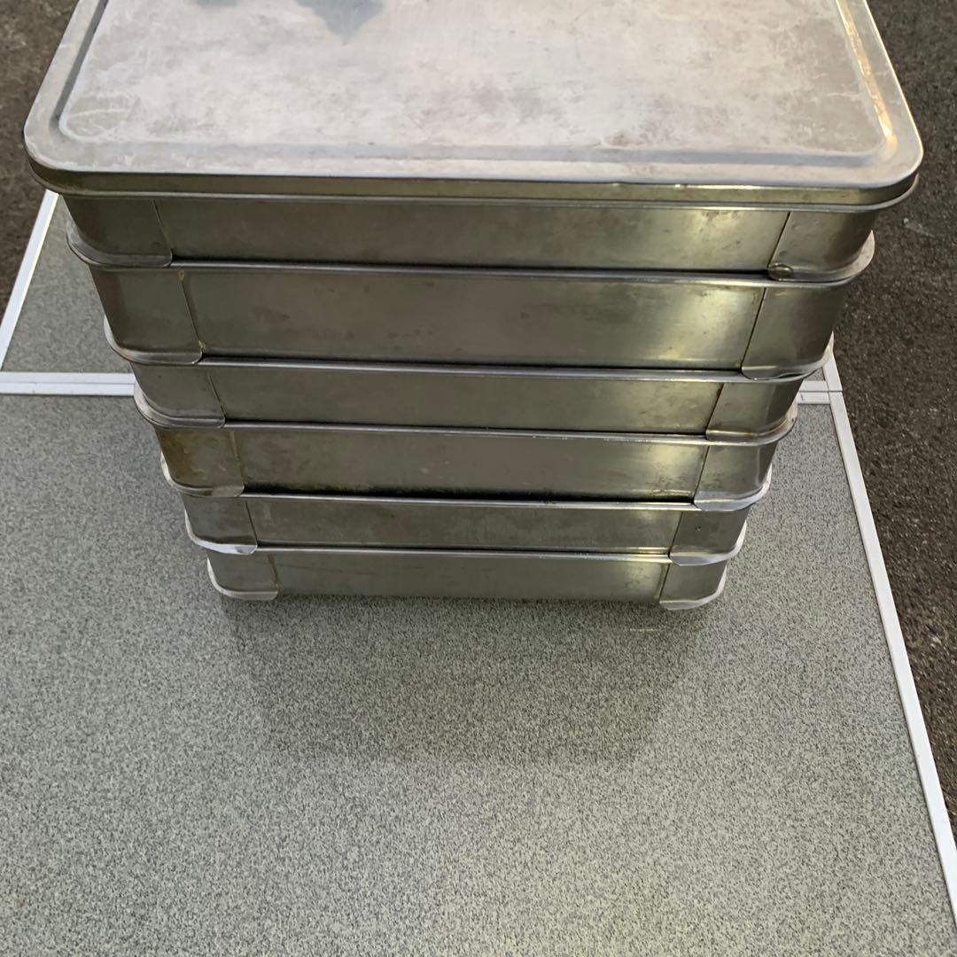 【餃子バット】6段　ステンレス製　中古　スタッキング式　収納ケース　　フタ