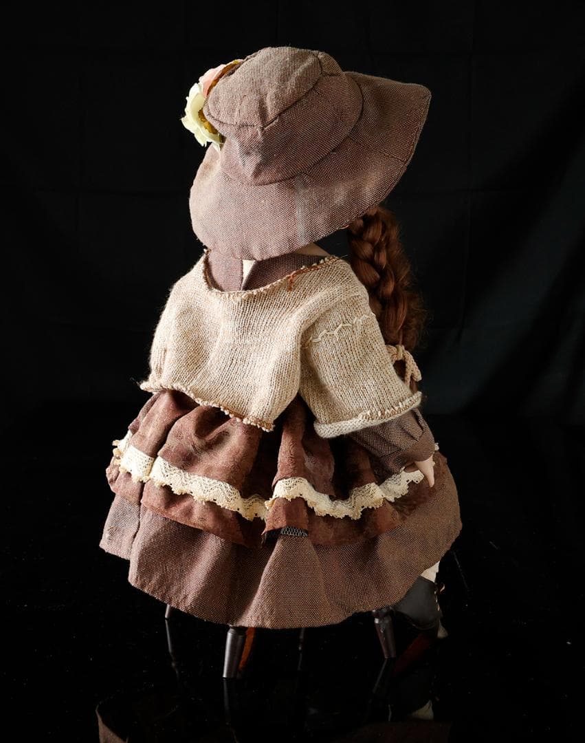 美しいお座り ビスクドール 木製 椅子 高さ46㎝ 磁器 グラスアイ 人形