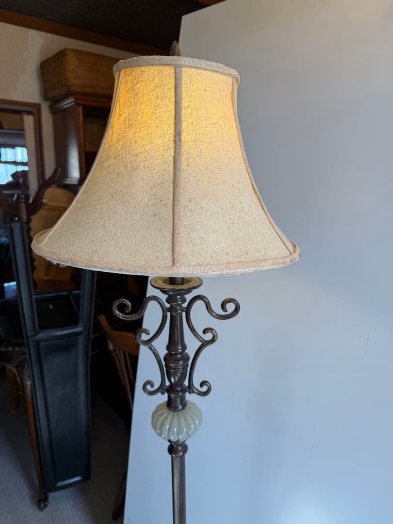 イタリア製 クラシック フロアスタンドランプ 鋳物調×ガラス装飾 151.5cm