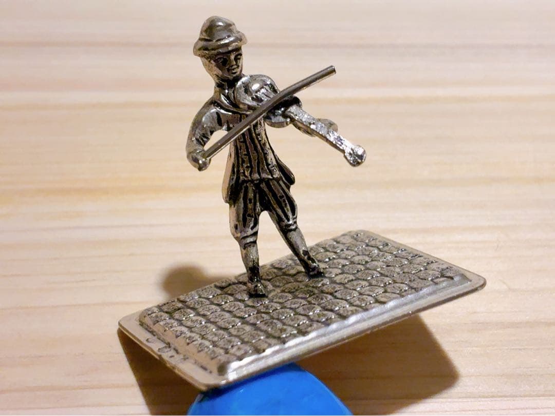 オランダHooijkaas社製、純銀835S『ミニチュア・バイオリン弾き