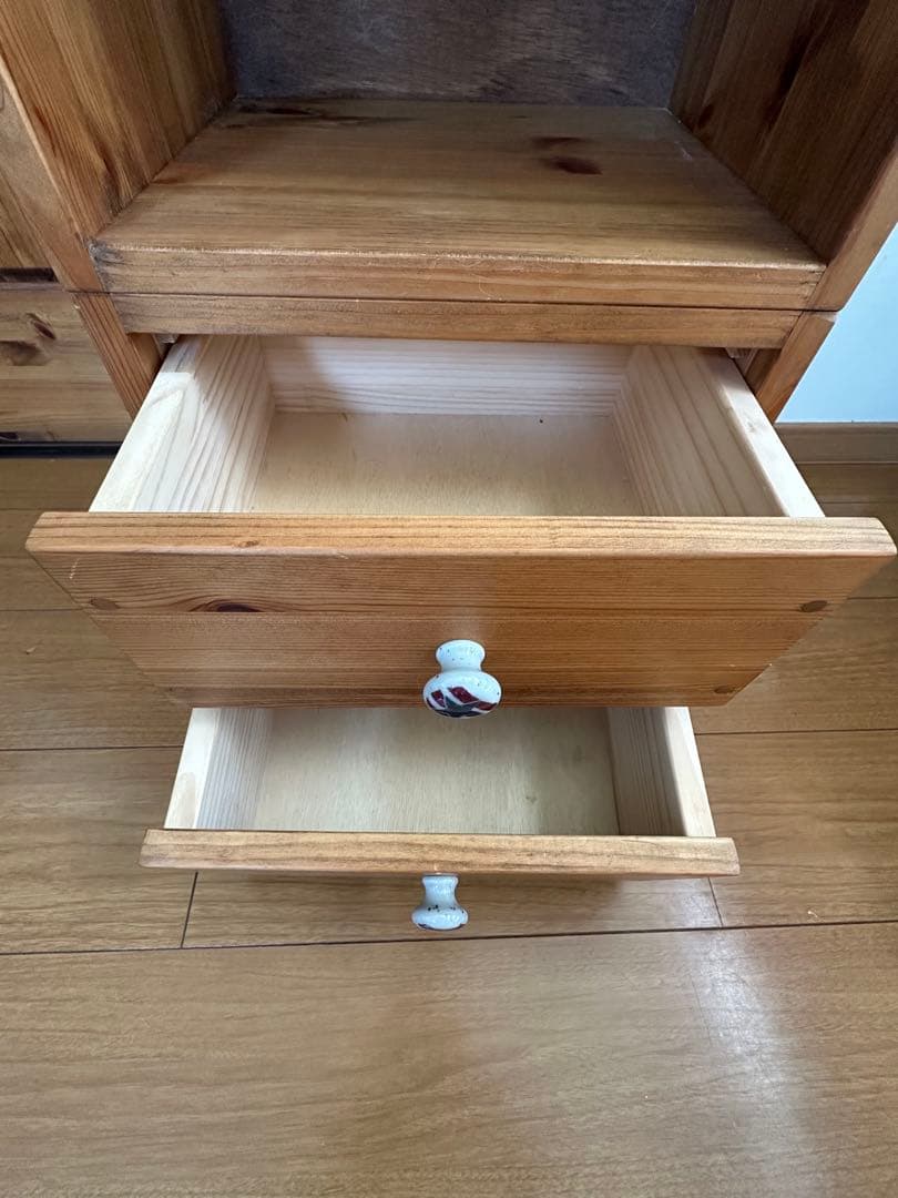 値下げ⭐︎木製ラック 星型カット扉付き