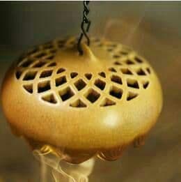 家庭用室内沈香炉   あかりをつける  アロマボールの透かし彫檀香炉置物