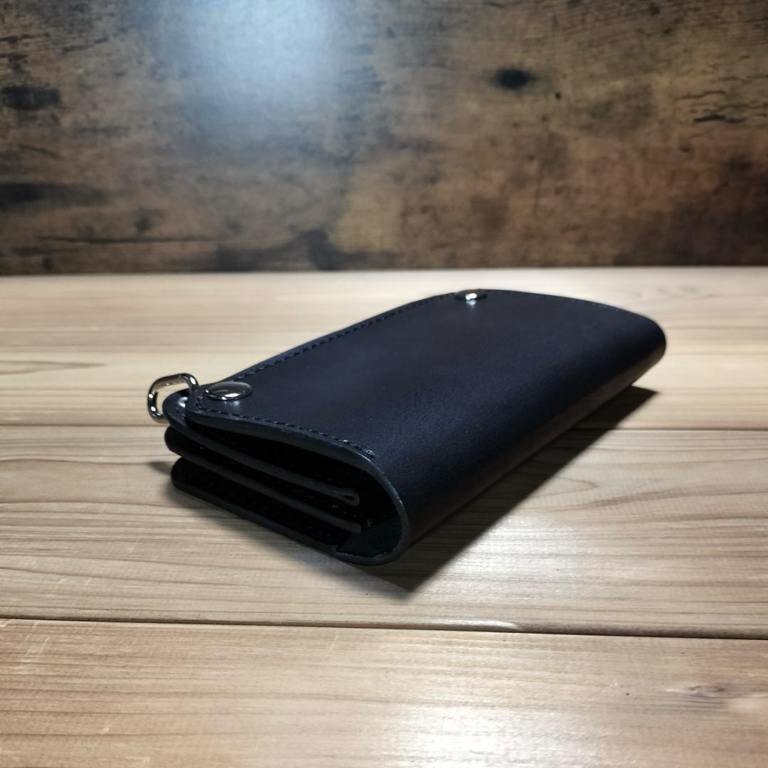 栃木レザー　ワイルドサドル　黒　札ポケット付きミドルトラッカーウォレット