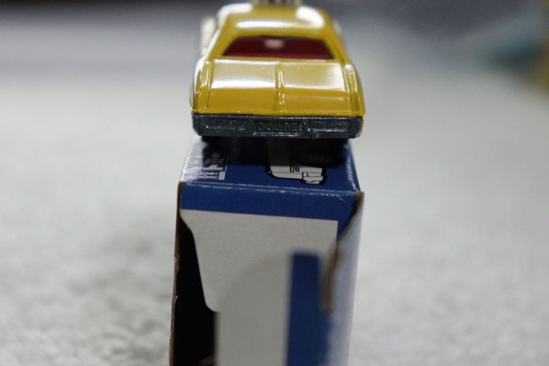 ダッジコロネット　カスタム　タクシー　日本製　トミカ　F18 青箱