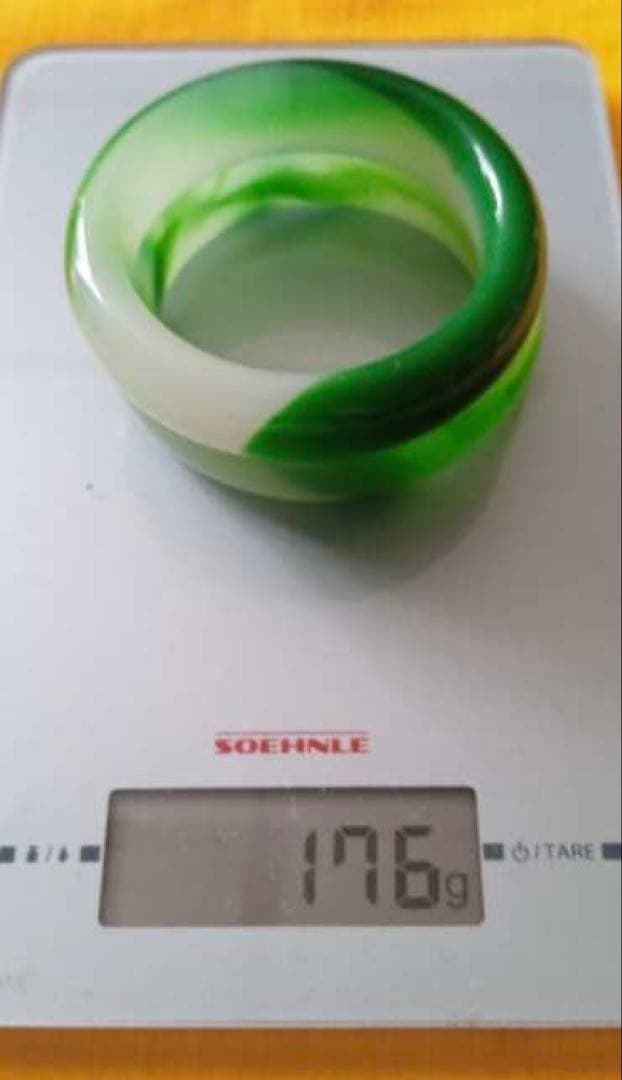 緑と白の玉の腕輪二つ　綺麗なヒスイ　入手困難