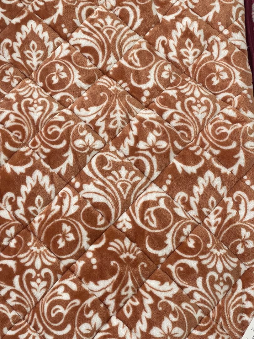 新品♦️気品あるダマスク柄 温か敷きパット♦️3カラー♦️シングル5枚 ダブル２枚あり