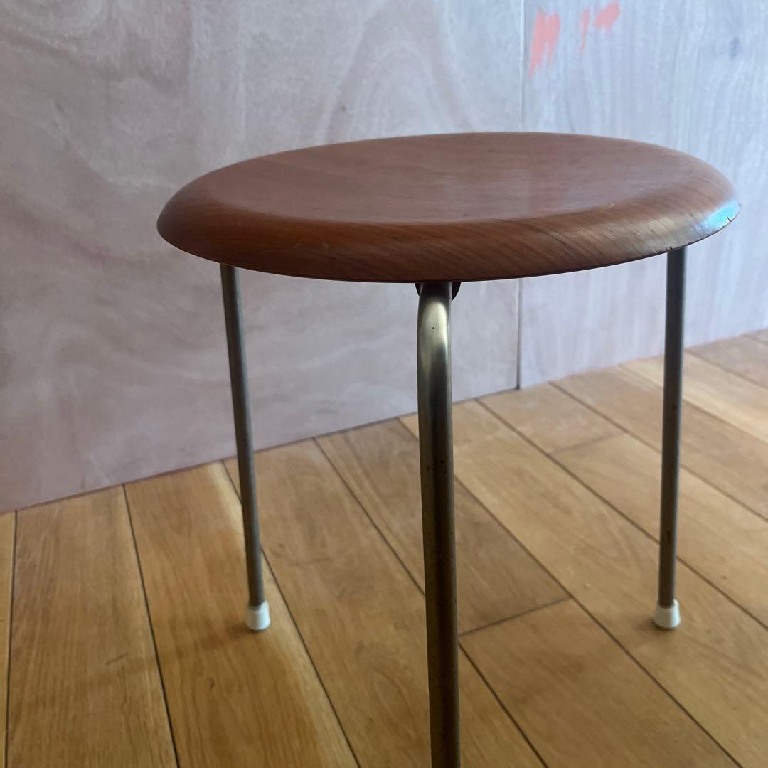 アルネヤコブセン　ドットスツール