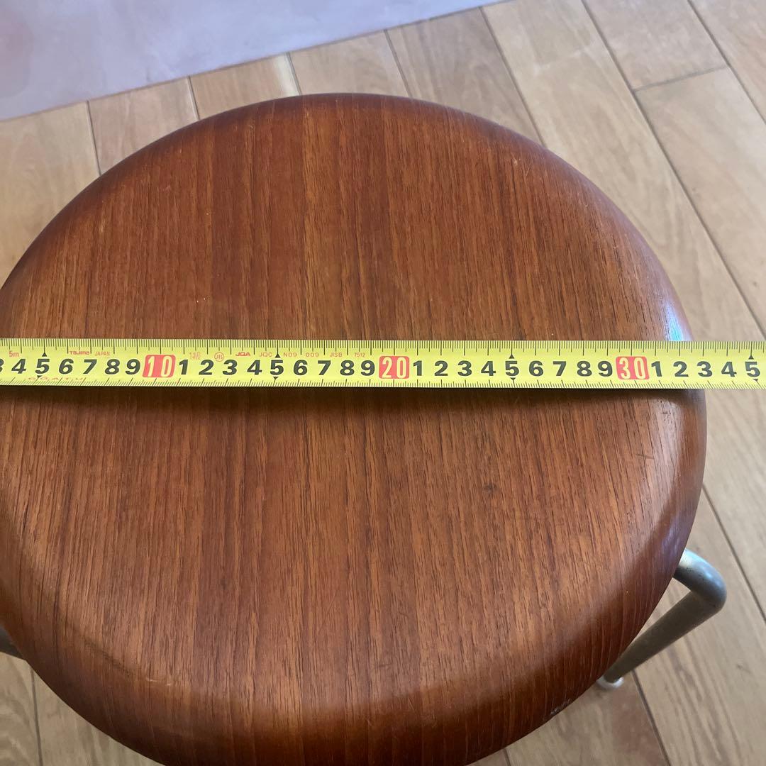 アルネヤコブセン　ドットスツール