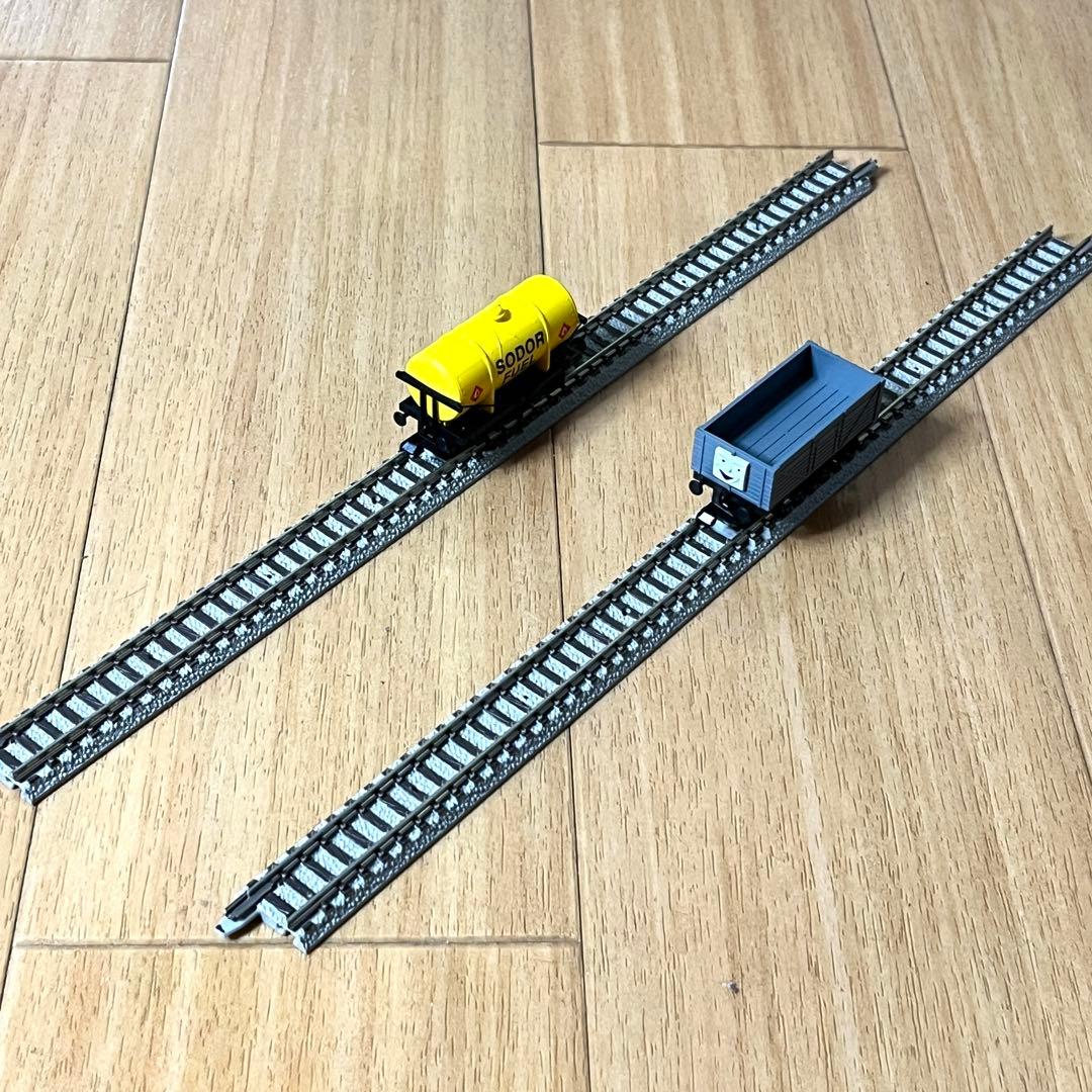 TOMIXきかんしゃトーマススタートセット +【絶版品】黄色のタンク貨車セット