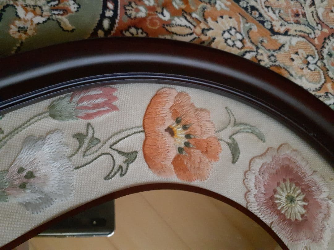 戸塚刺繍(美品) 花柄デザインの楕円形ミラー　他に ウェルカム額(追加)