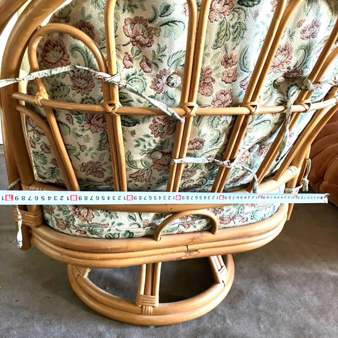 《座面が広い》ラタン 回転椅子　花柄クッション