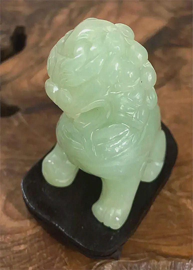 中国美術 時代 玉 翡翠 獅子 彫刻 唐台付き 共箱 113㌘