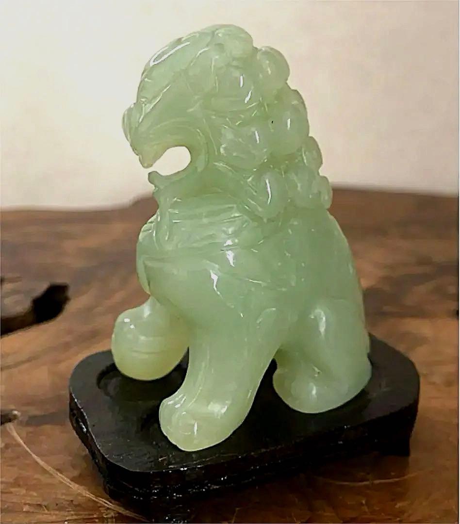 中国美術 時代 玉 翡翠 獅子 彫刻 唐台付き 共箱 113㌘