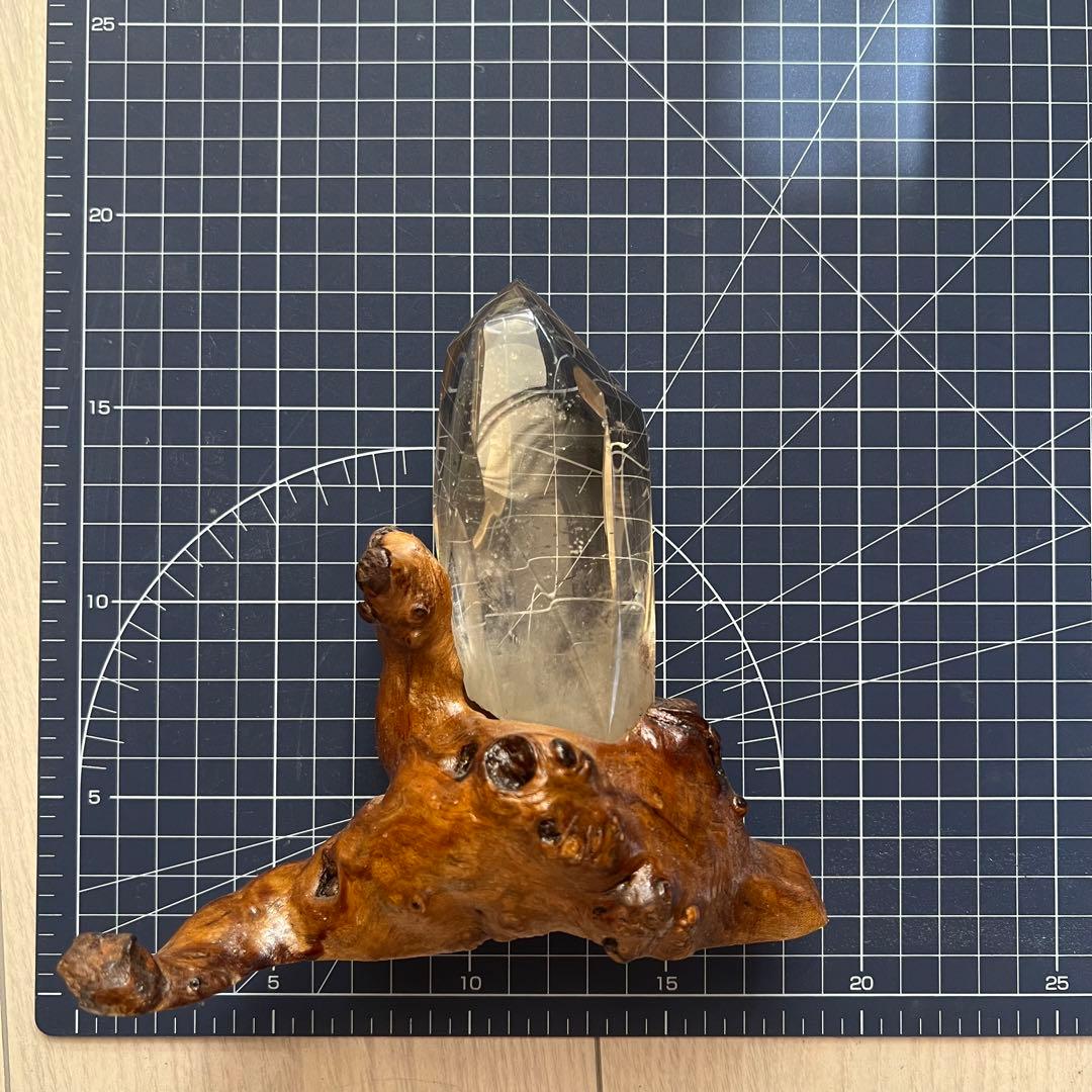 ファントムクォーツ　木製台座付き