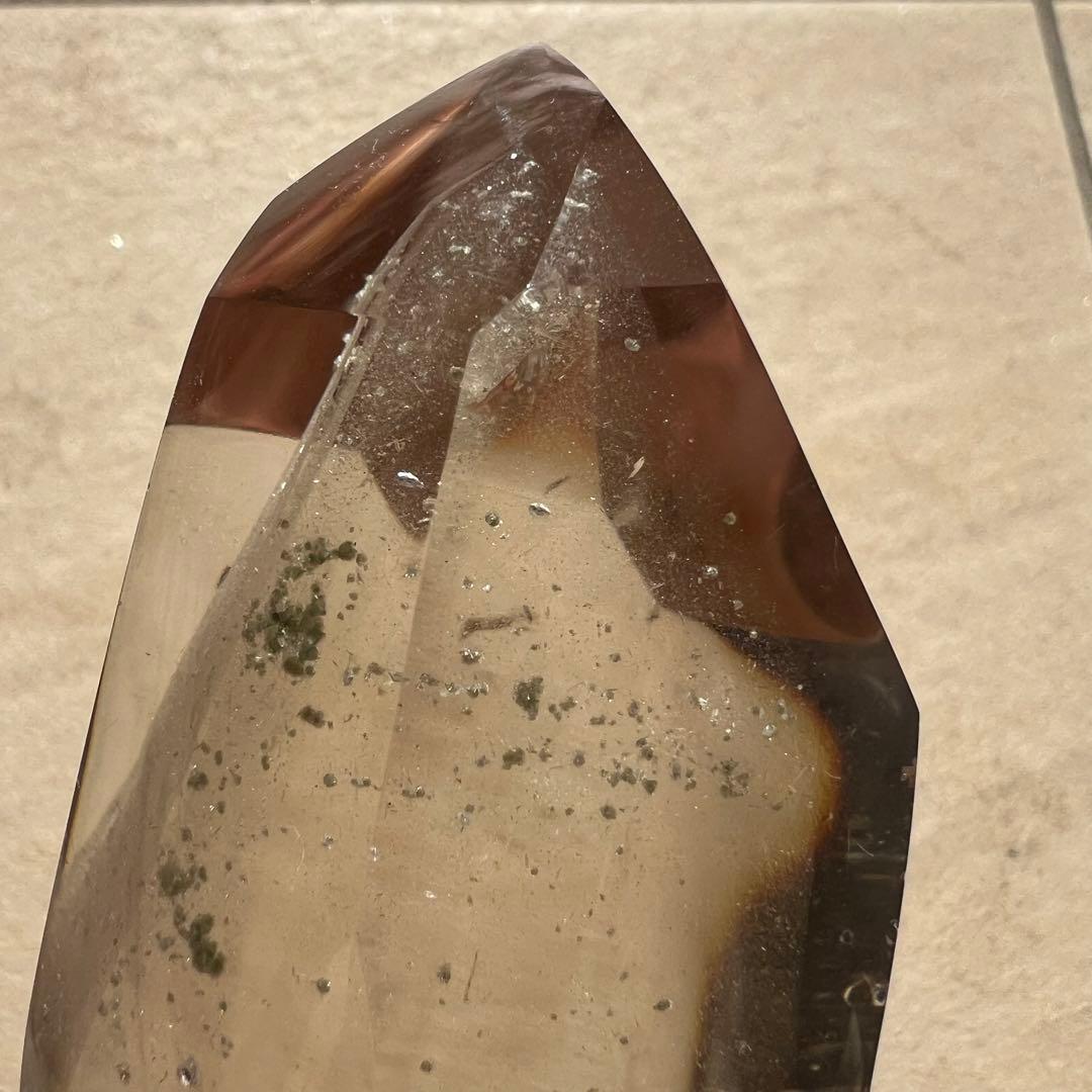 ファントムクォーツ　木製台座付き