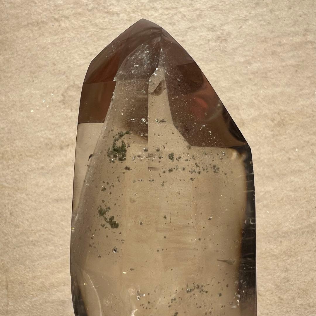 ファントムクォーツ　木製台座付き