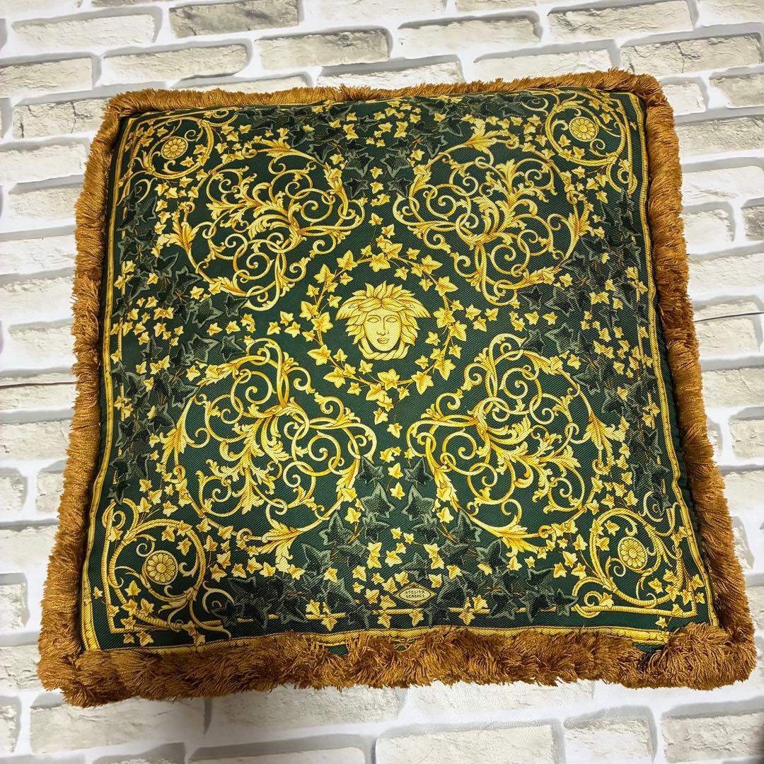 ヴェルサーチ シルク クッションセット