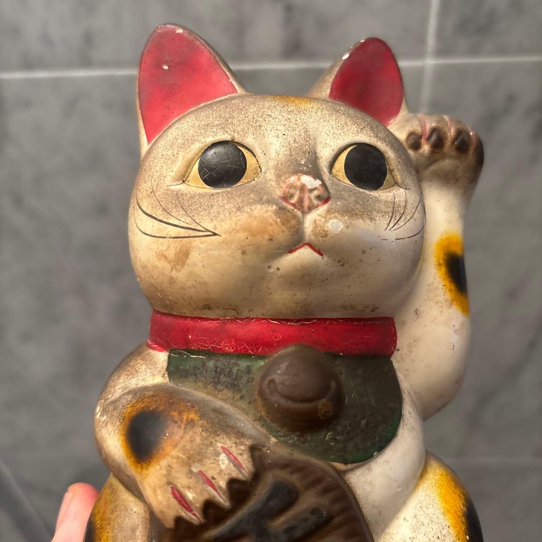 アンティーク 大きな瞳やお髭が美しい招き猫の陶器 - メルカリ