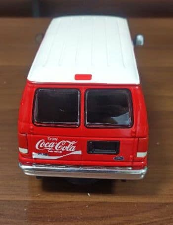 JL ジョニーライトニング フォード E-250 バン コカコーラ 1/24 - メルカリ