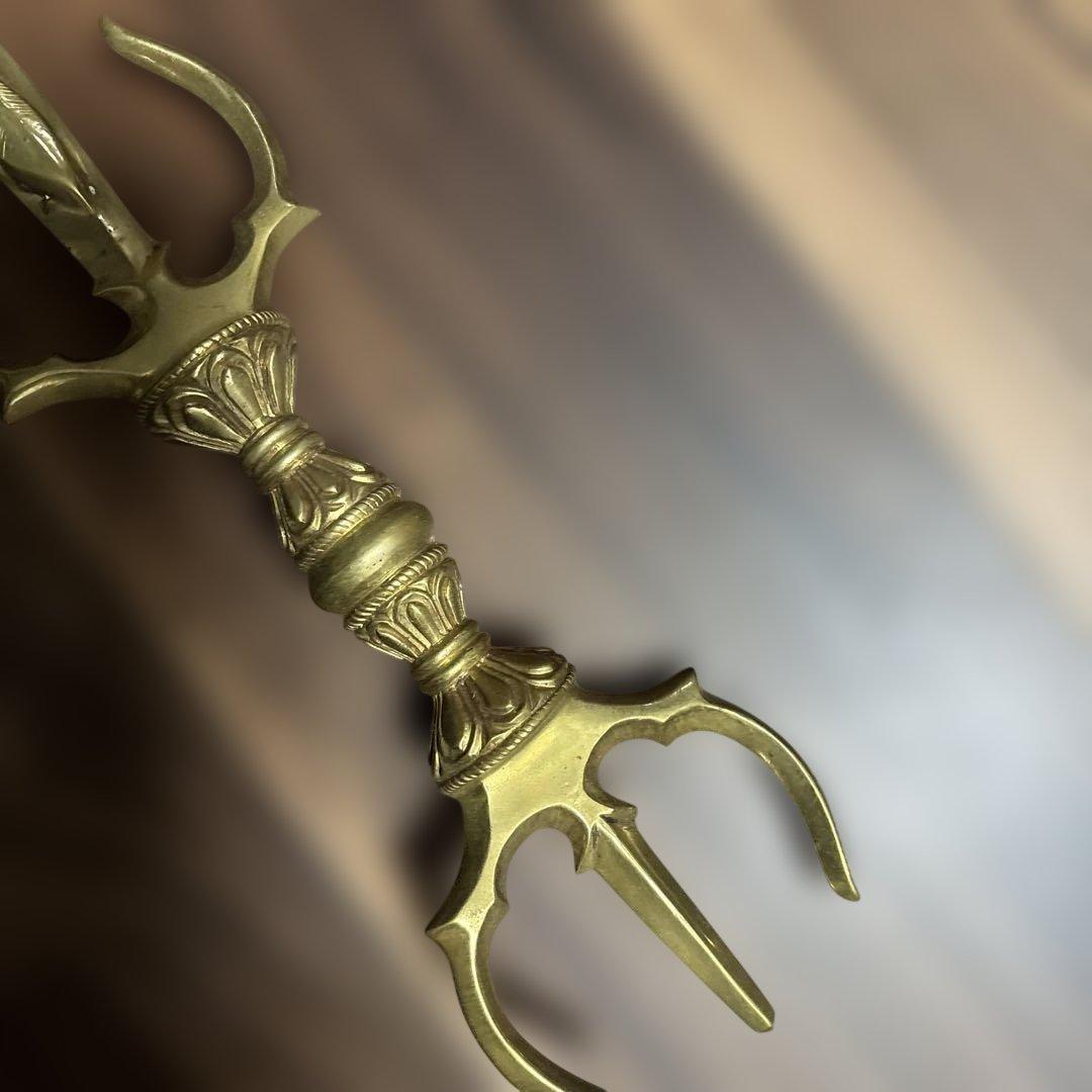 金色の装飾剣型置物　龍