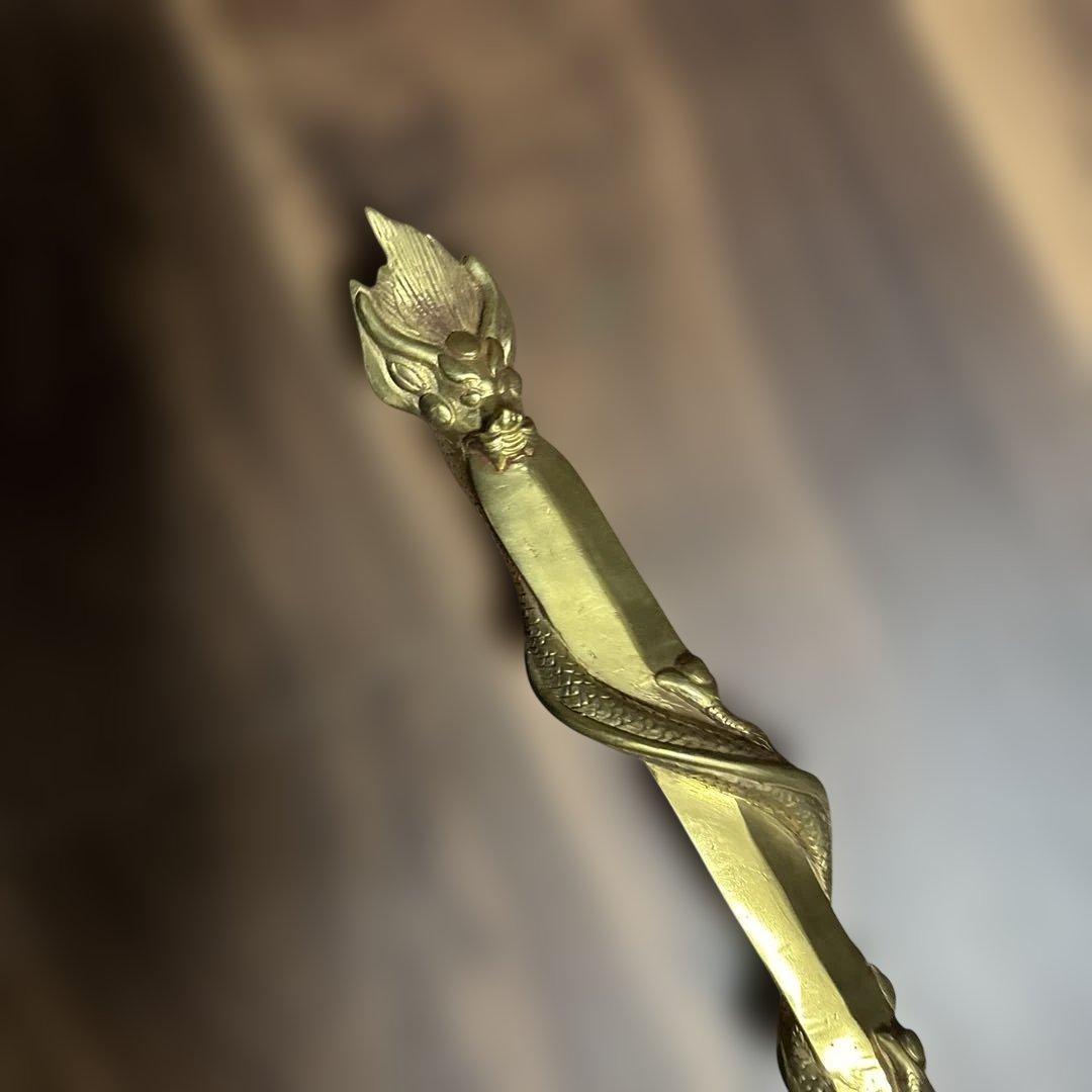 金色の装飾剣型置物　龍