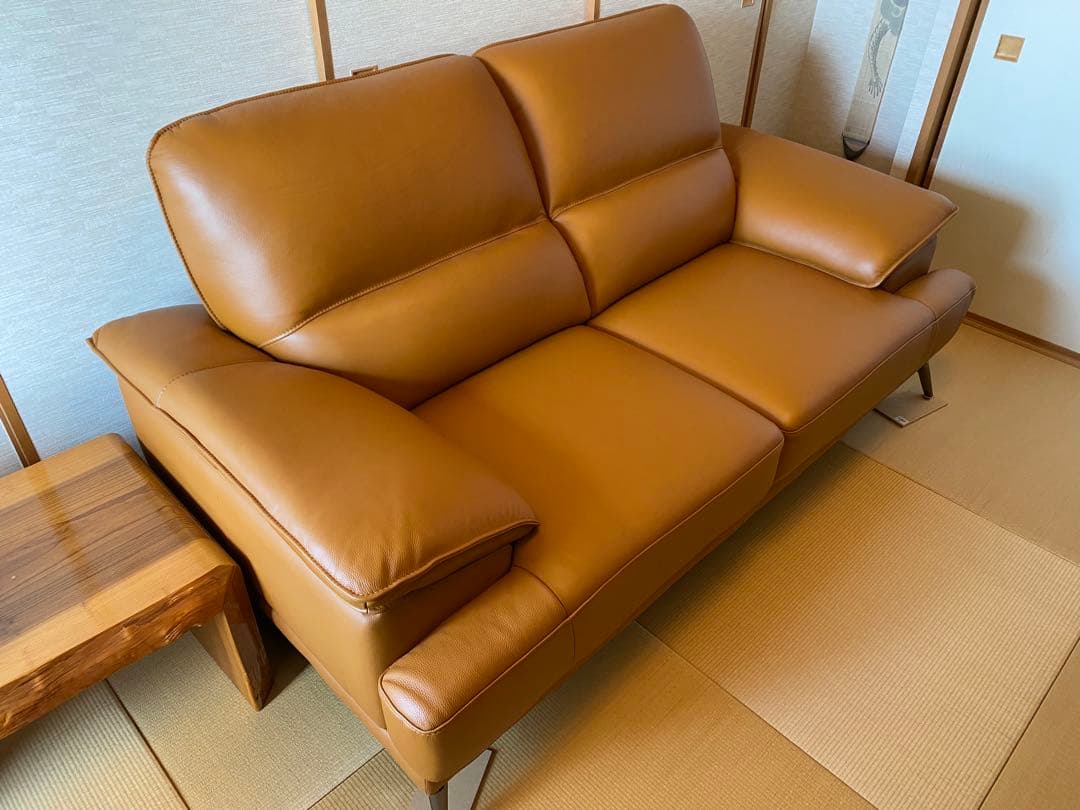 新品並　本革　2人掛けソファ　キャメル色