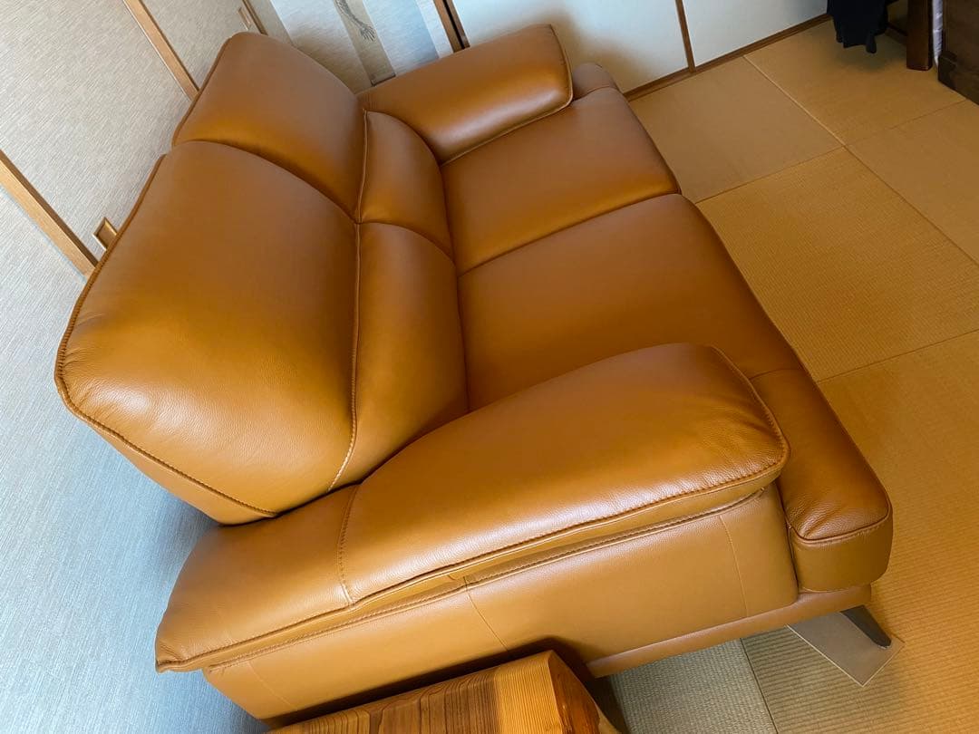 新品並　本革　2人掛けソファ　キャメル色