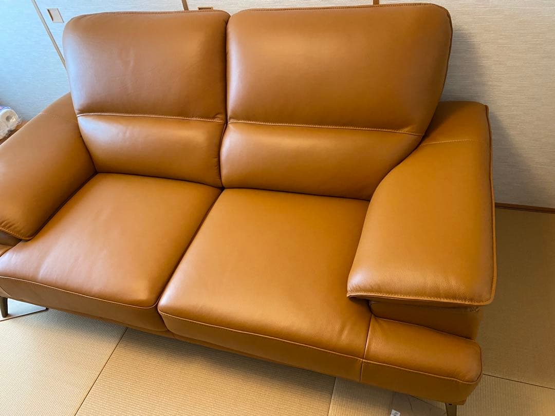 新品並　本革　2人掛けソファ　キャメル色