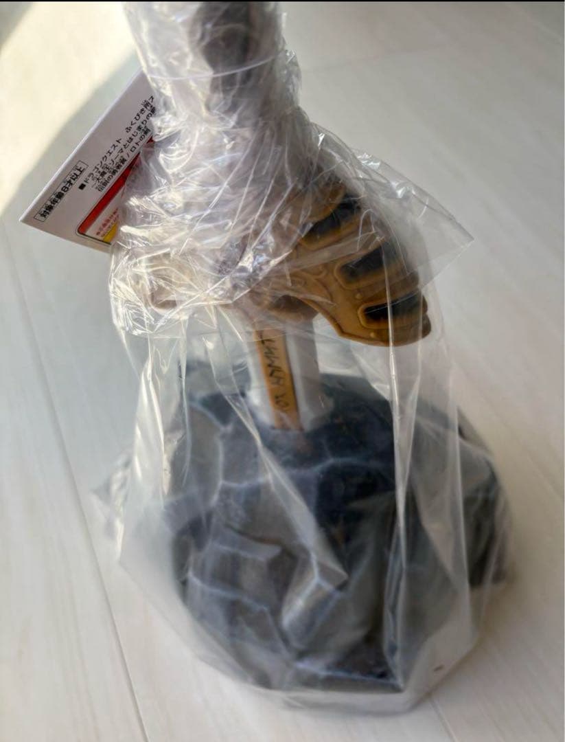 ロトの剣 フィギュア 岩の台座付き ニジゲンノモリ ドラクエ福引 伝説