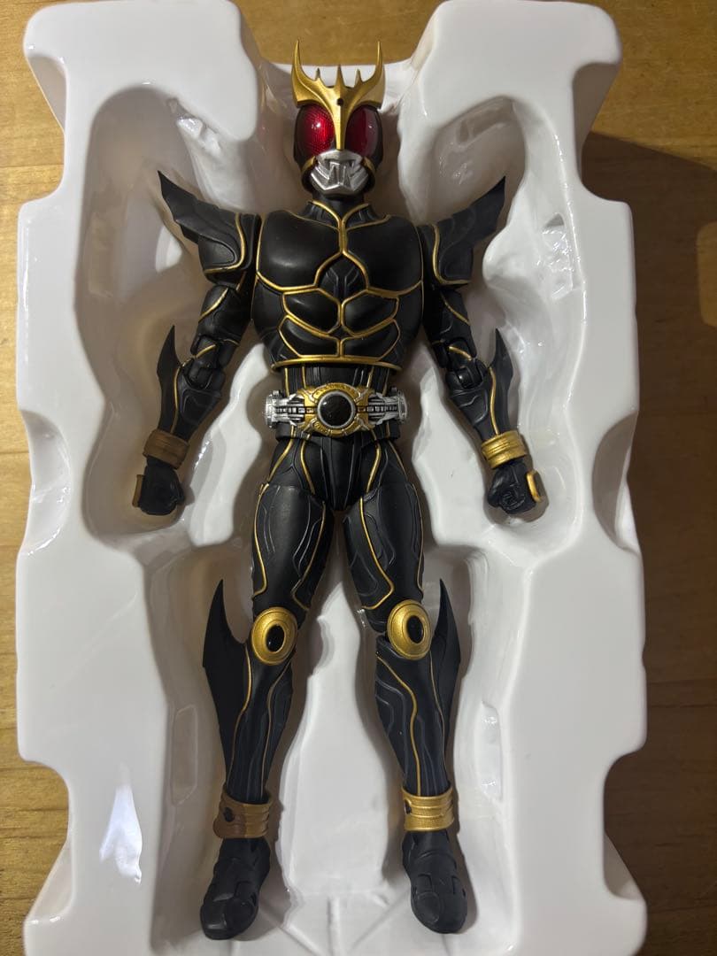 S.H.Figuarts 真骨彫製法　仮面ライダークウガ　アルティメットフォーム