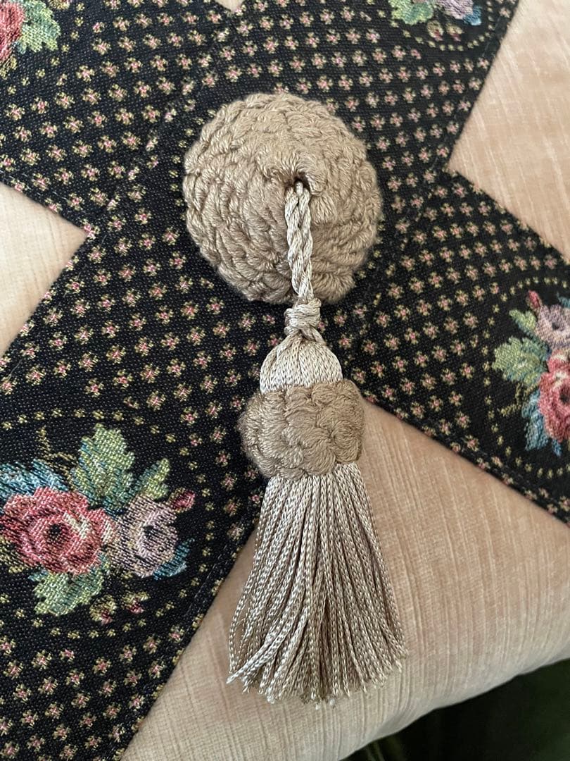 アンティーク風　クッション