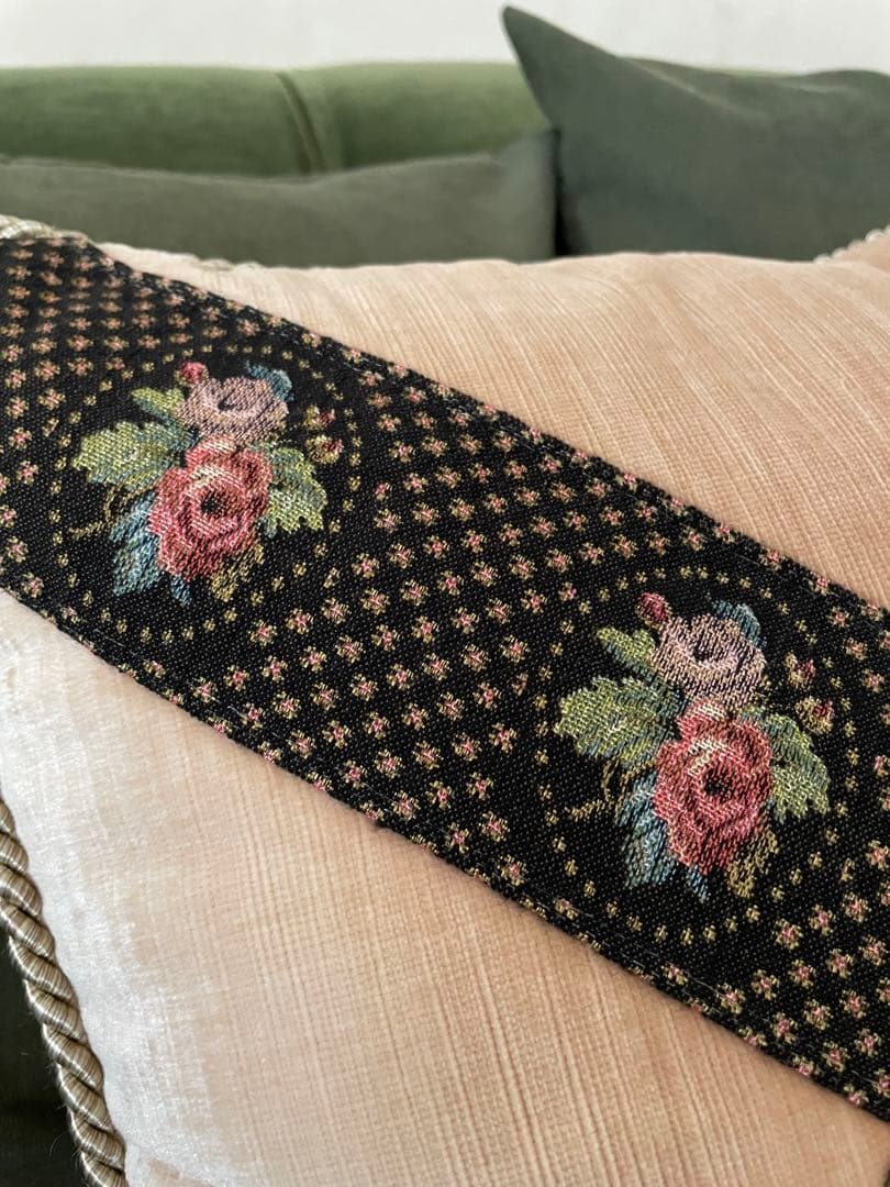 アンティーク風　クッション