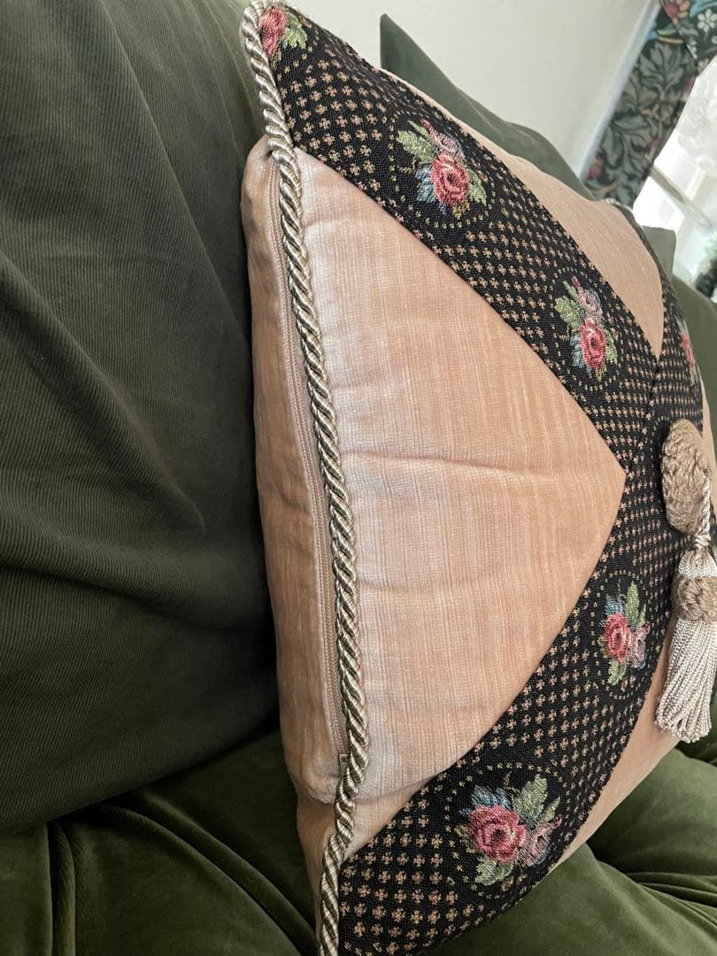 アンティーク風　クッション