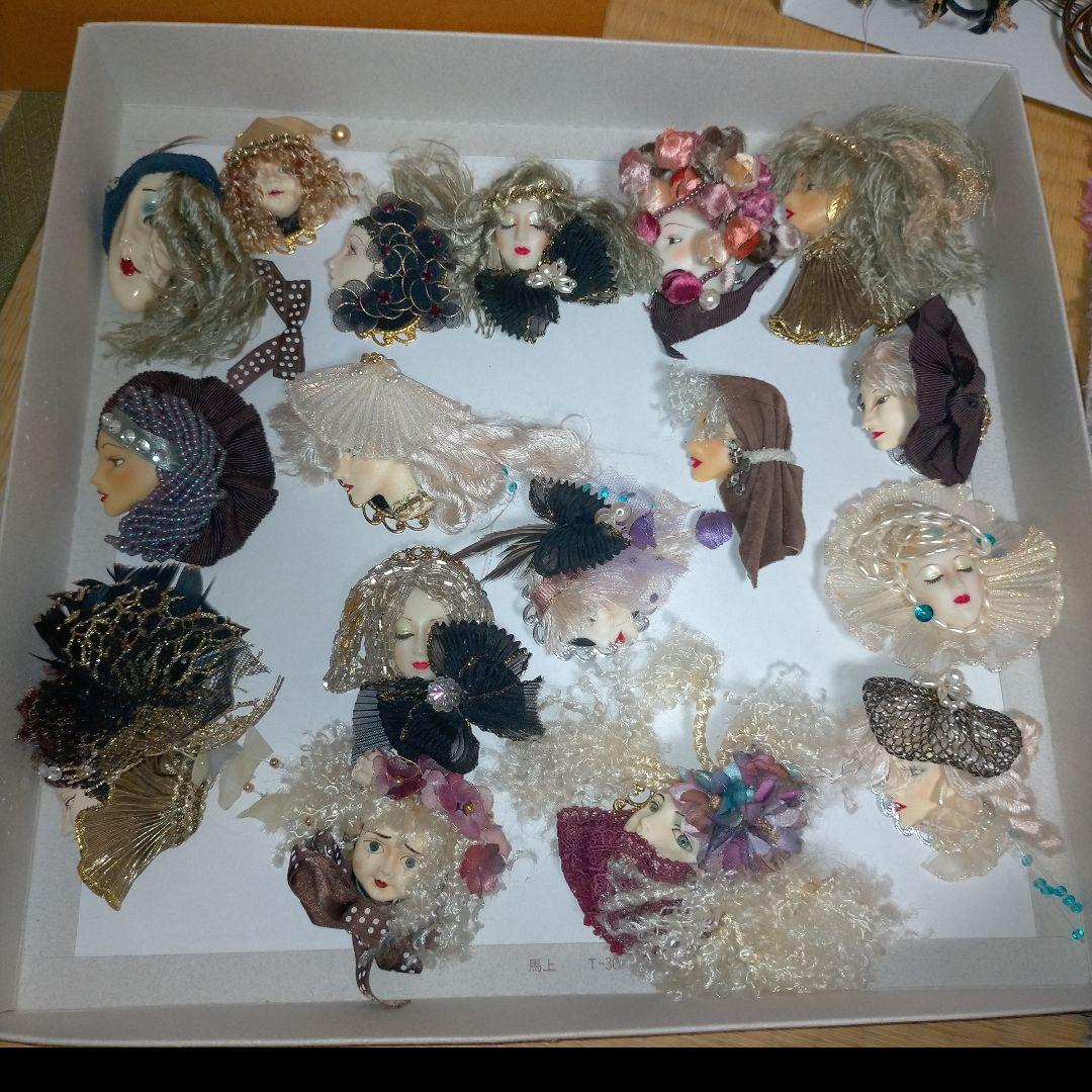 ハンドメイド　顔型ブローチ17個　値引き可能