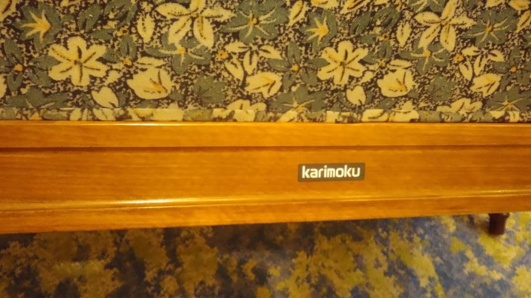 カリモクのフラワーパターン 2人掛けソファ