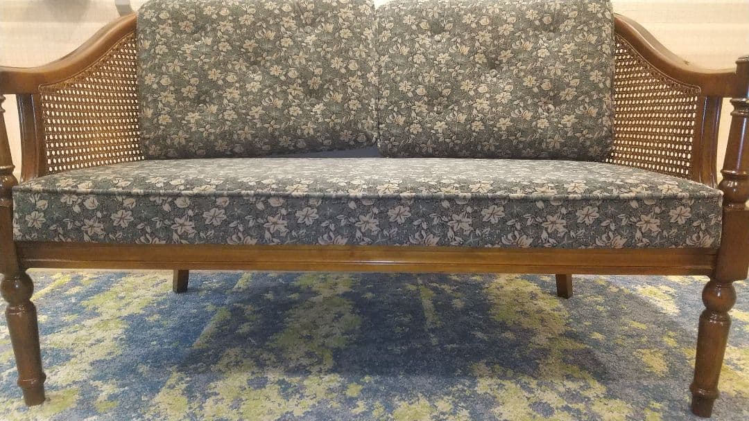 カリモクのフラワーパターン 2人掛けソファ