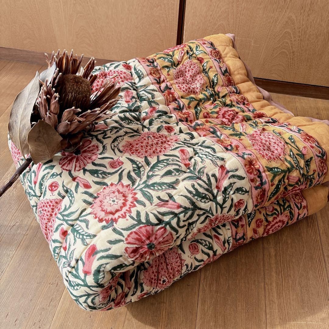 未使用※インド ブロックプリント 中綿入りベビーキルト オレンジイエロー　ラグ