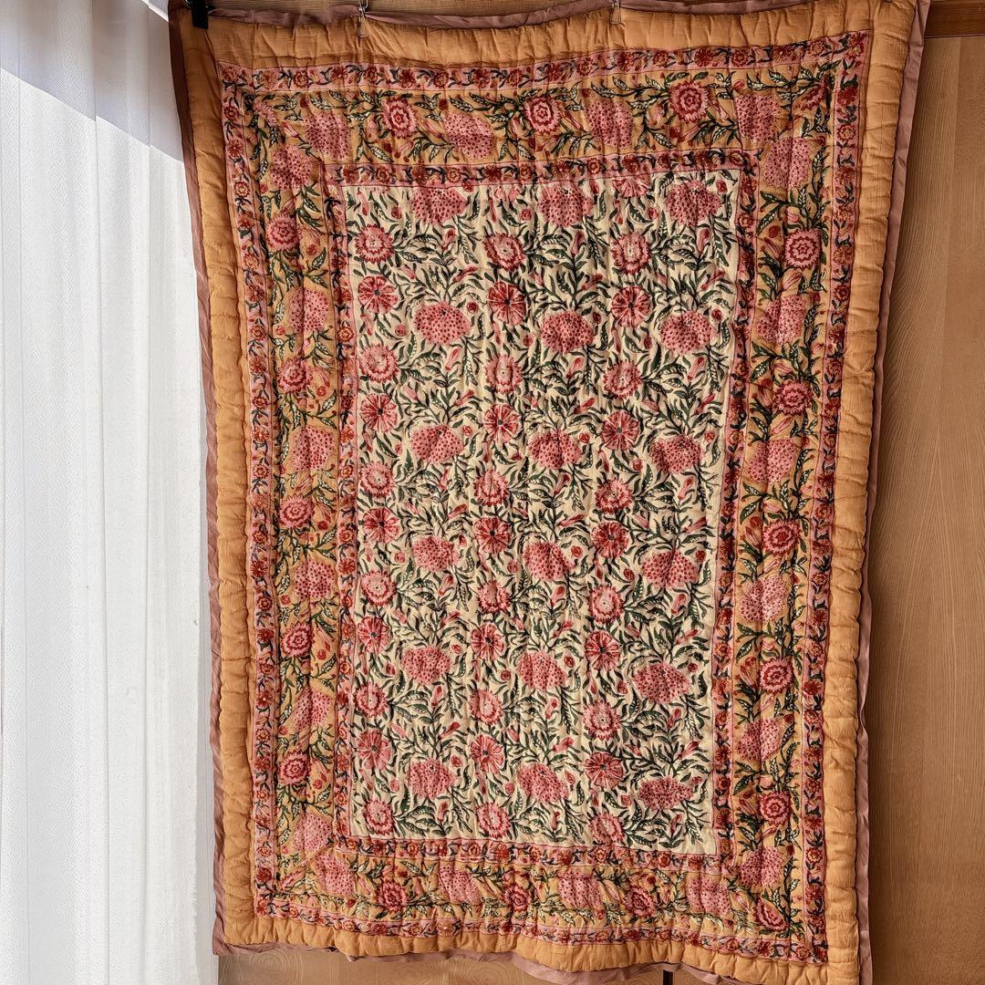 未使用※インド ブロックプリント 中綿入りベビーキルト オレンジイエロー　ラグ