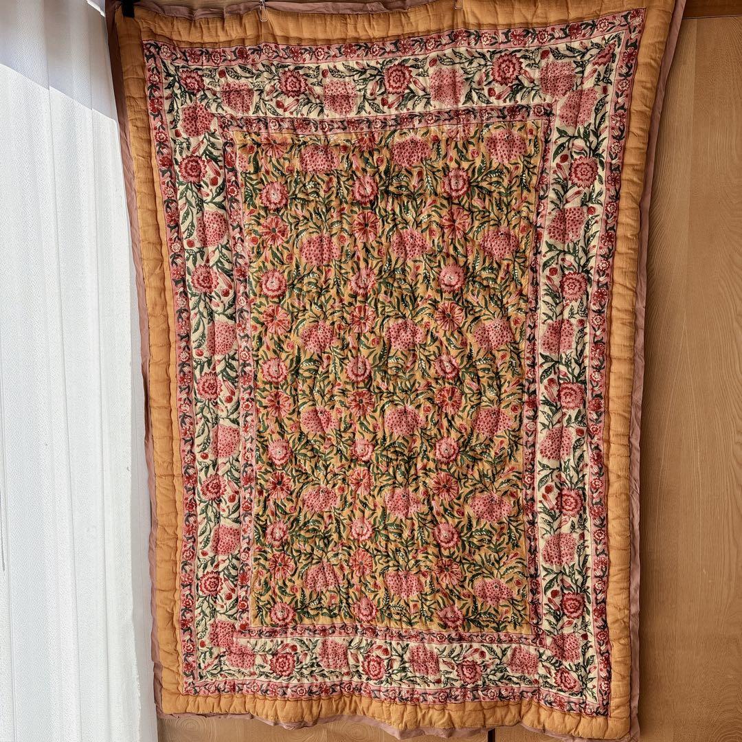 未使用※インド ブロックプリント 中綿入りベビーキルト オレンジイエロー　ラグ